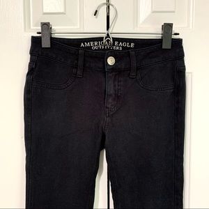 American Eagle Black Low Rise Super Stretch Jeggings, women’s size 0 regular